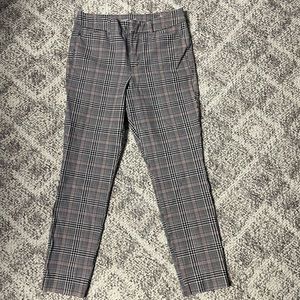 Plaid, High Rise, Dress pants. Size 4. Brand Old Navy.